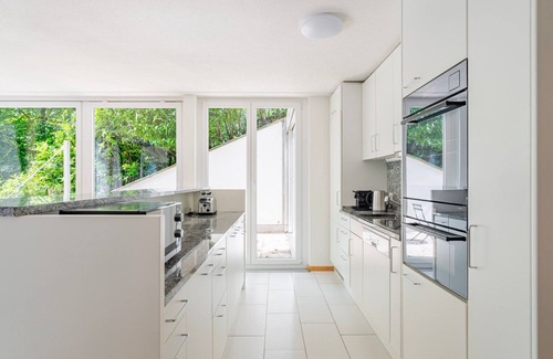 Hirslanden Appartement | Blueground | Hirslanden, balcony, nr Zürich Lake