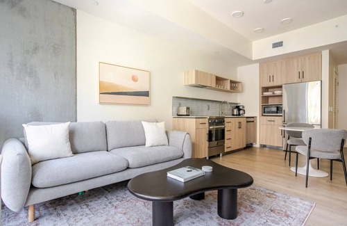 Hollywood Appartement | Blueground | Hollywood, rooftop pool, nr Hollywood Bowl