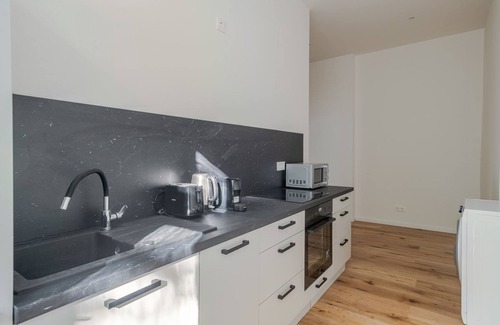 Alt-Treptow Appartement | Blueground | Kreuzberg, nr park, w/pool & w/d