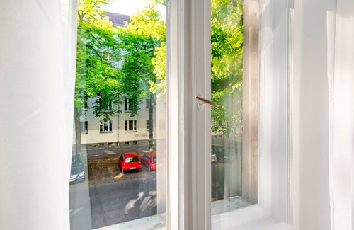 Alt-Treptow Appartement | Blueground | Kreuzberg, nr park, w/pool & w/d