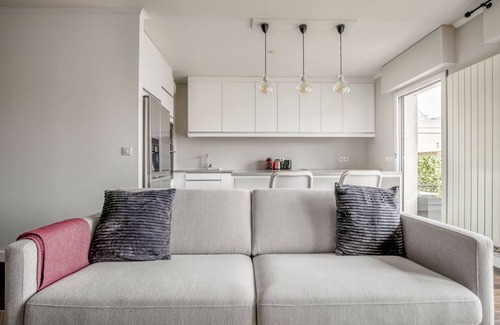 Levallois-Perret Appartement | Blueground | Levallois Perret, balcony, nr offices