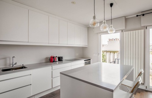 Levallois-Perret Appartement | Blueground | Levallois Perret, balcony, nr offices