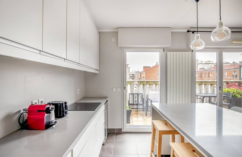Levallois-Perret Appartement | Blueground | Levallois Perret, balcony, nr offices