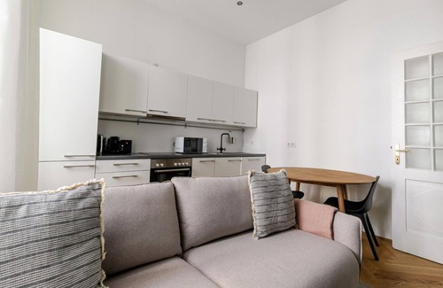 Schottenfeld Appartement | Blueground | Neubau, washer/dryer, nr Museum