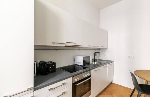 Schottenfeld Appartement | Blueground | Neubau, washer/dryer, nr Museum