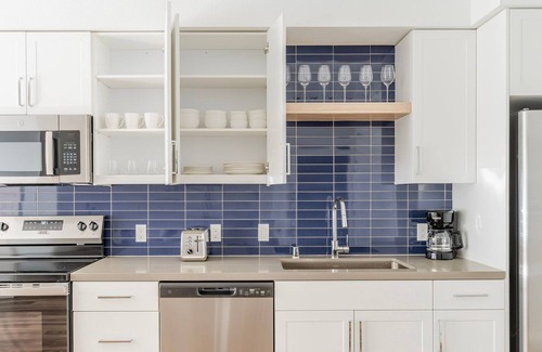Pleasant Hill Appartement | Blueground | Pleasant Hill, balcony, nr Park