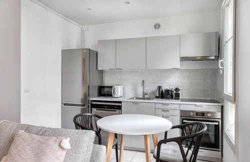 Levallois-Perret Appartement | Blueground | Pont de Neuilly, walk to subway