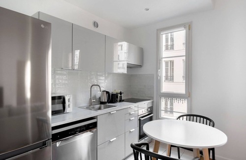 Levallois-Perret Appartement | Blueground | Pont de Neuilly, walk to subway