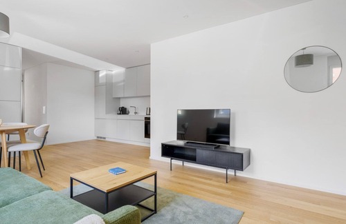 Seebach Appartement | Blueground | Seebach, balcony, nr Zürich Zoo