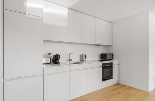 Seebach Appartement | Blueground | Seebach, balcony, nr Zürich Zoo