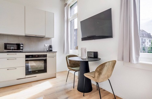 Seebach Appartement | Blueground | Seebach, washer, nr Zürich Zoo