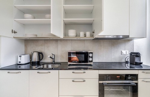 Seebach Appartement | Blueground | Seebach, washer, nr Zürich Zoo