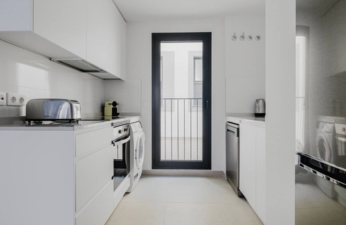 Tetuan Appartement | Blueground | Valdeacederas, pool & w/d, nr park