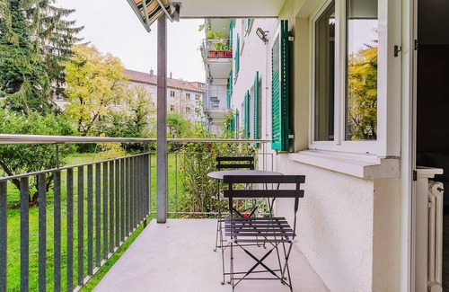 Sihlfeld Appartement | Blueground | Wiedikon, w/d, fully furnished