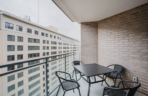 Woodmont Triangle Appartement | Blueground | Woodmont, pool & gym, nr Bethesda Row