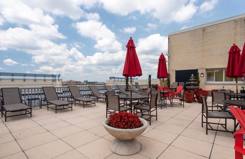 Woodmont Triangle Appartement | Blueground | Woodmont Triangle, fitness, nr Park