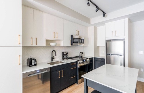 Woodmont Triangle Appartement | Blueground | Woodmont Triangle, pool, nr Cabin John Park
