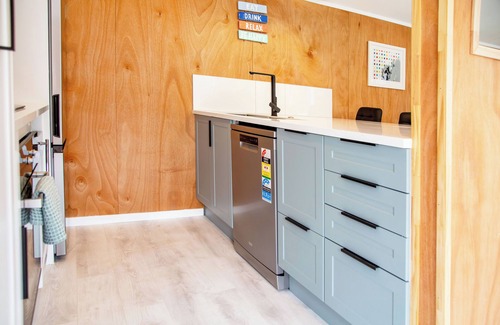 Paraparaumu Beach Maison | Bluegum Bach by the sea