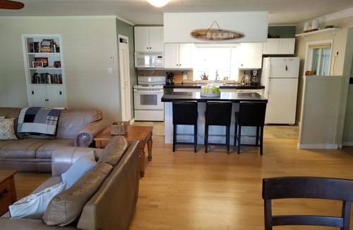 Zurich Cottage | Bluehaven Cottage - Grand Bend, Ontario, Canada