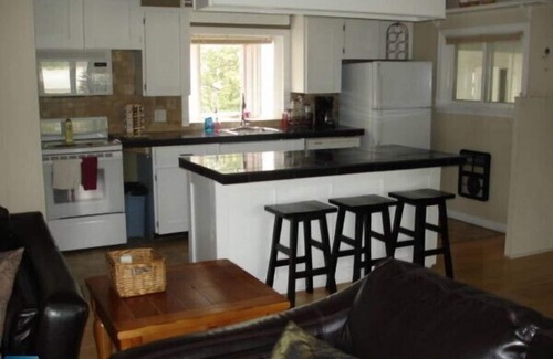 Zurich Cottage | Bluehaven Cottage - Grand Bend, Ontario, Canada