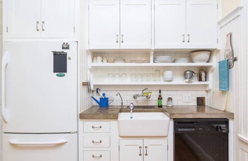 West Town Appartement | Maison unique d'IKlektik une chambre pleine d'art étonnant