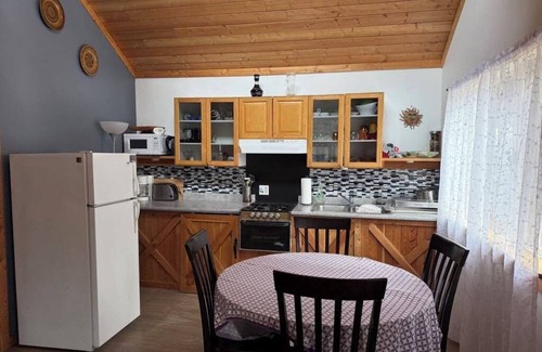 Central Kootenay Cabine | Bluenose Guest Cabin on Kootenay Lake, BC