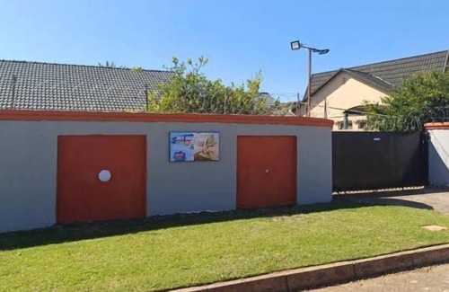 Emalahleni Maison | Blueville Guest House