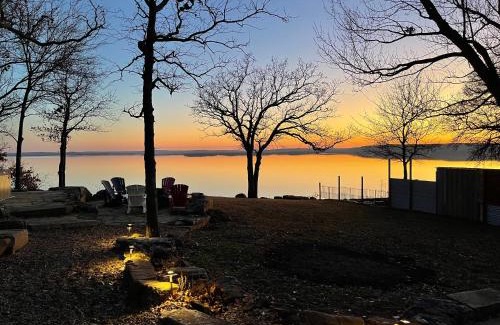 Crowder Maison | Blufftop Cabin Retreat Hot Tub and Fall Views!