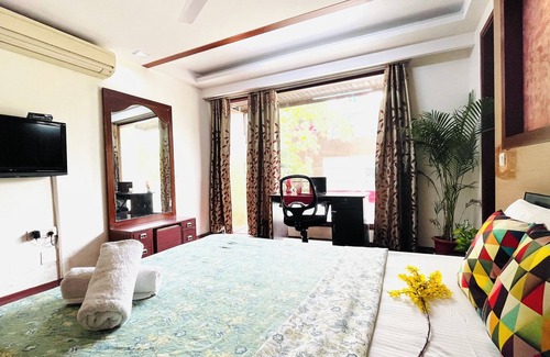 Green Park Appartement | BluO 1BHK Green Park - Balcony, Lift, Parking