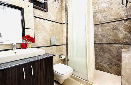New Delhi Appartement | BluO 2BHK @ Greater Kailash Lift, Balcony, Parking