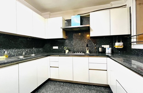 Delhi Appartement | BluO 3BHK M Block Mkt - Lift, Balcony, Parking
