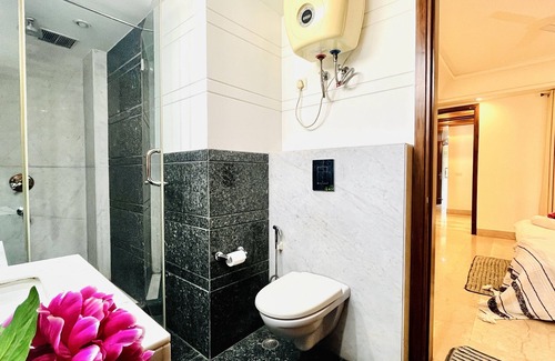 Delhi Appartement | BluO 3BHK M Block Mkt - Lift, Balcony, Parking