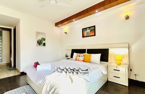 Delhi Appartement | BluO 3BHK M Block Mkt - Lift, Balcony, Parking