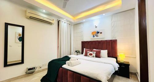 Green Park Appartement | BluO 3BHK Safdarjung Enclave, Lift & Terrace Garden