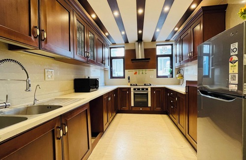 B4 Block Appartement | BluO 4BHK Safdarjung Enclave - Balcony, Lift
