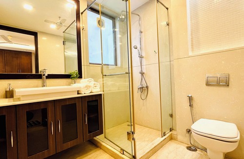 B4 Block Appartement | BluO 4BHK Safdarjung Enclave - Balcony, Lift