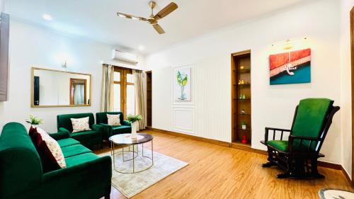 Vasant Vihar Appartement | BluO Vasant Vihar PVR - Kitchen, Terrace, Lift
