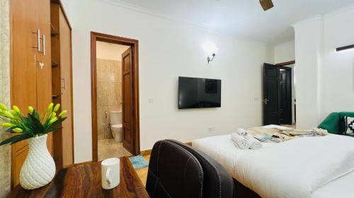 Vasant Vihar Appartement | BluO Vasant Vihar PVR - Kitchen, Terrace, Lift