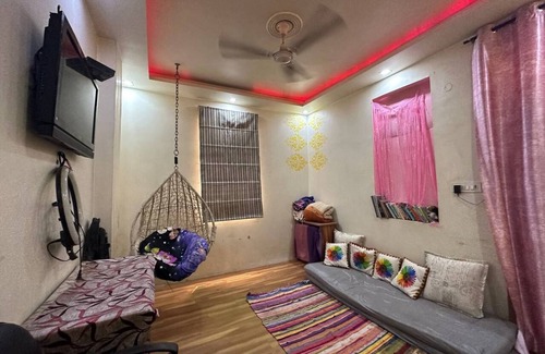 New Delhi Appartement | Blush boho apartment : 1 bedroom 1 living room with bolconies