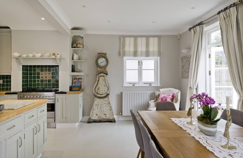 Wandsworth Common Maison | Blush Springs, by Veeve