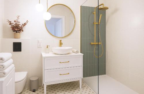 Wlochy Appartement | Blushline Apartment Wiktoryn Ac Balcony