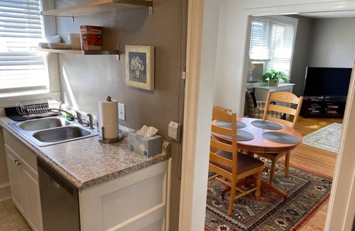 Bryn Mawr Appartement | BM~4 2mins DT/Patio+Parking/50” Roku TV/400 Mbps