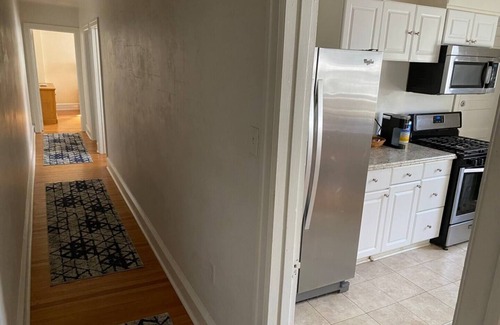 Bryn Mawr Appartement | BM~4 2mins DT/Patio+Parking/50” Roku TV/400 Mbps