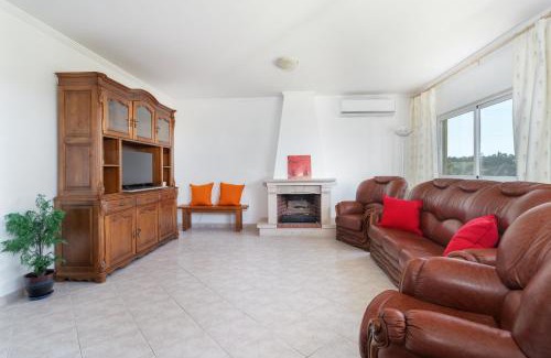 Patio Appartement | BnB Homes Large fully equipped Apartment with 2 bedrooms, swimming pool & patio