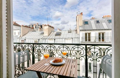 Saint-Victor Appartement | BnBNova - Notre-Dame - 1BR with Balcony