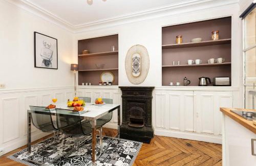 Saint-Victor Appartement | BnBNova - Notre-Dame - 1BR with Balcony