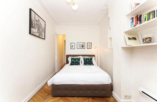 Saint-Victor Appartement | BnBNova - Notre-Dame - 1BR with Balcony