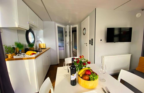 Schwerin Location De Bateaux | Bateau 'Cosy Hannah Führerscheinfrei' avec terrasse privée
