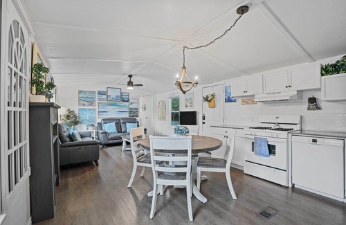 Lake Dallas Maison | Boat & Fish on Lewisville Lake: Pet-Friendly Haven