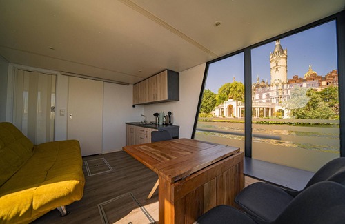 Schwerin Location De Bateaux | Bateau "Hausboot Explorer" avec vue sur lac et terrasse privée